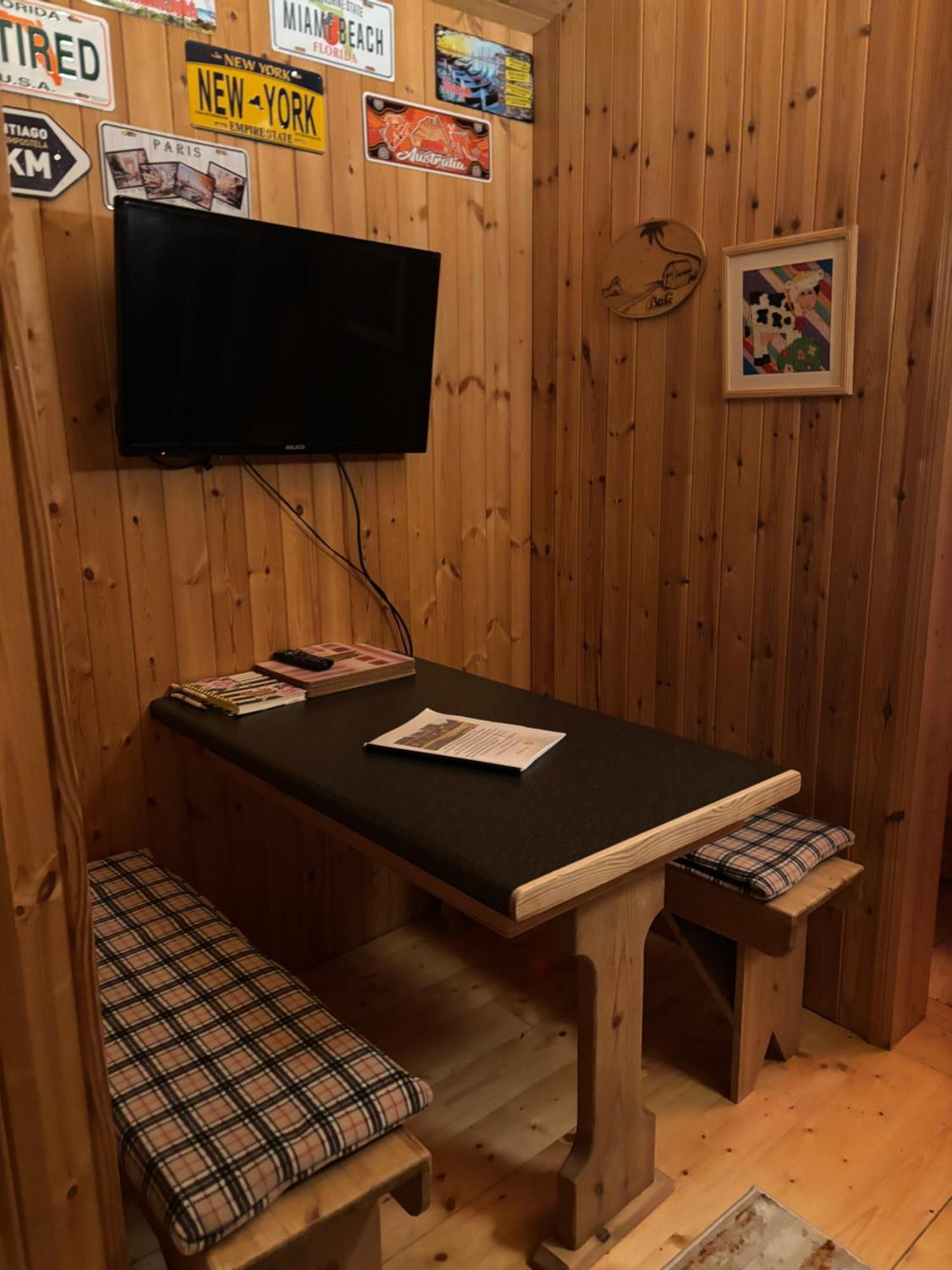 Cosy Countryside Log Cabin Kilkenny Exteriör bild