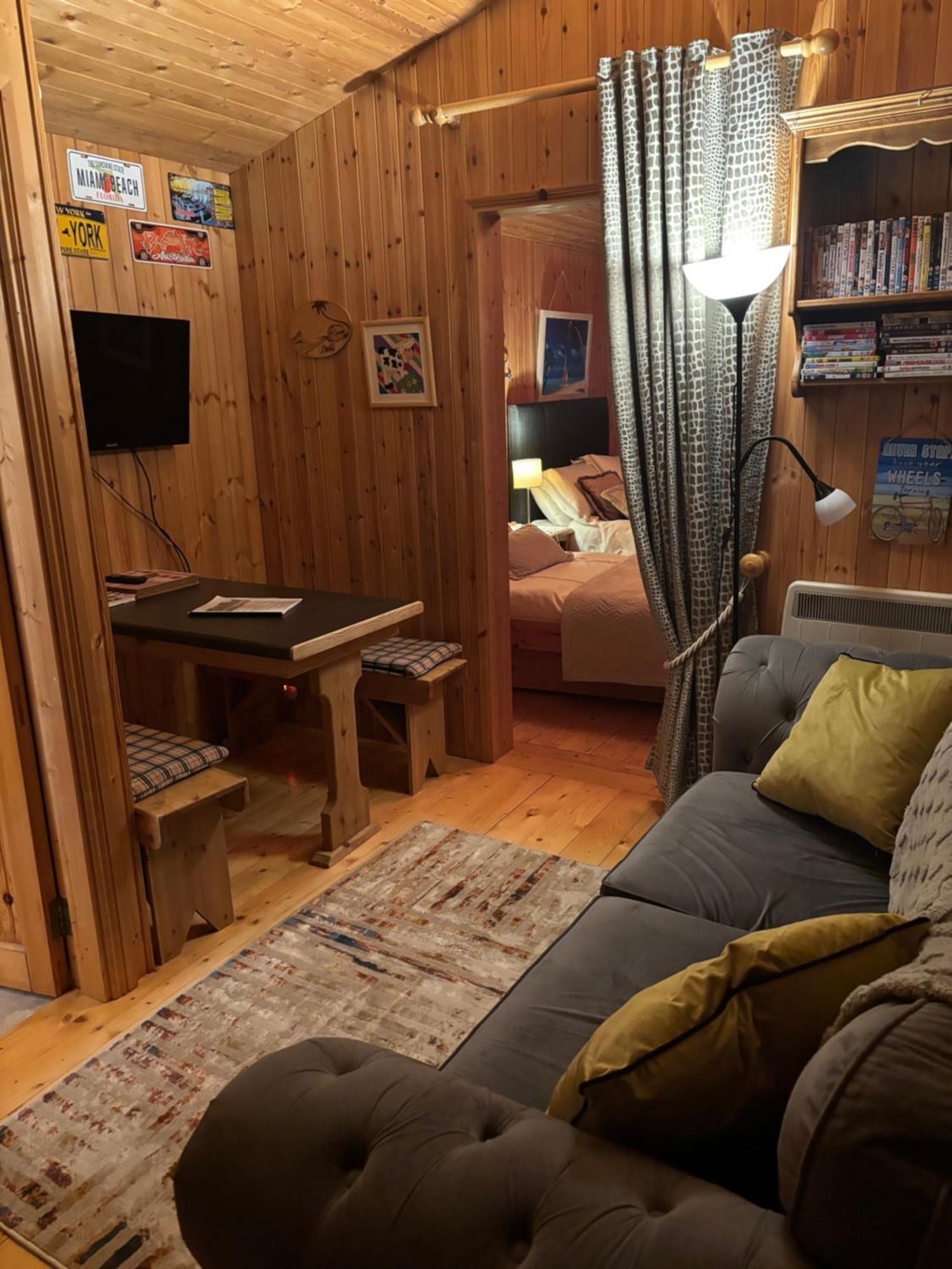 Cosy Countryside Log Cabin Kilkenny Exteriör bild