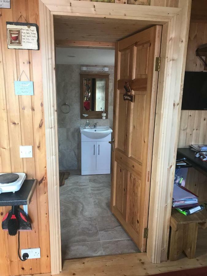 Cosy Countryside Log Cabin Kilkenny Exteriör bild